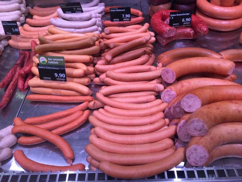 charcuterie-BELGENTIER-min_sausages_meat_butchery-1069321